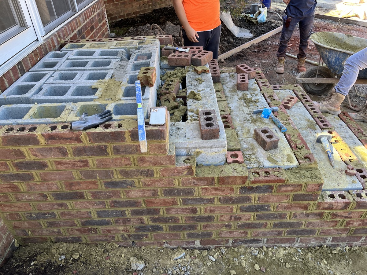 Stone masonry feature